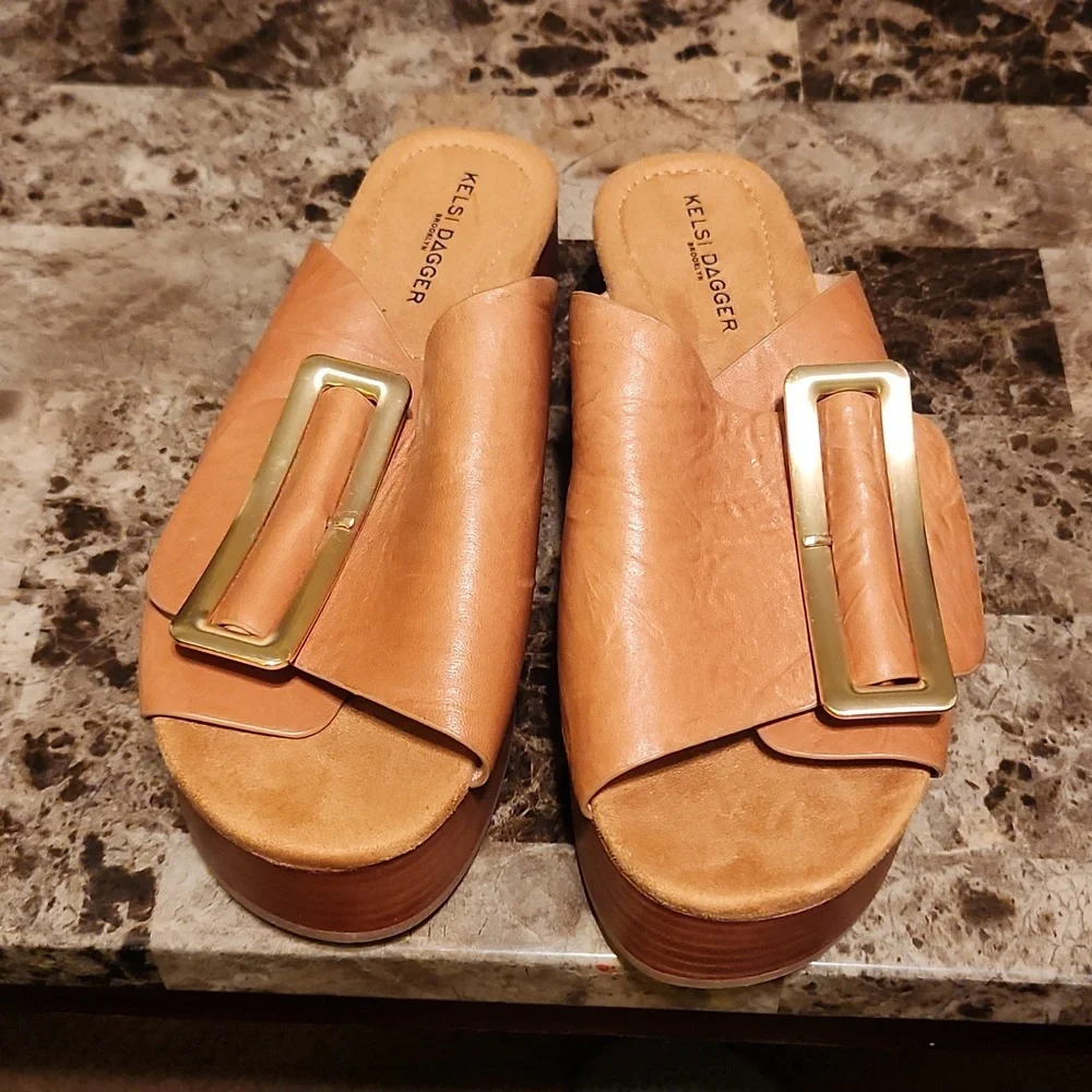 Kelsi Dagger Tan Platform Slides with Gold Buckle